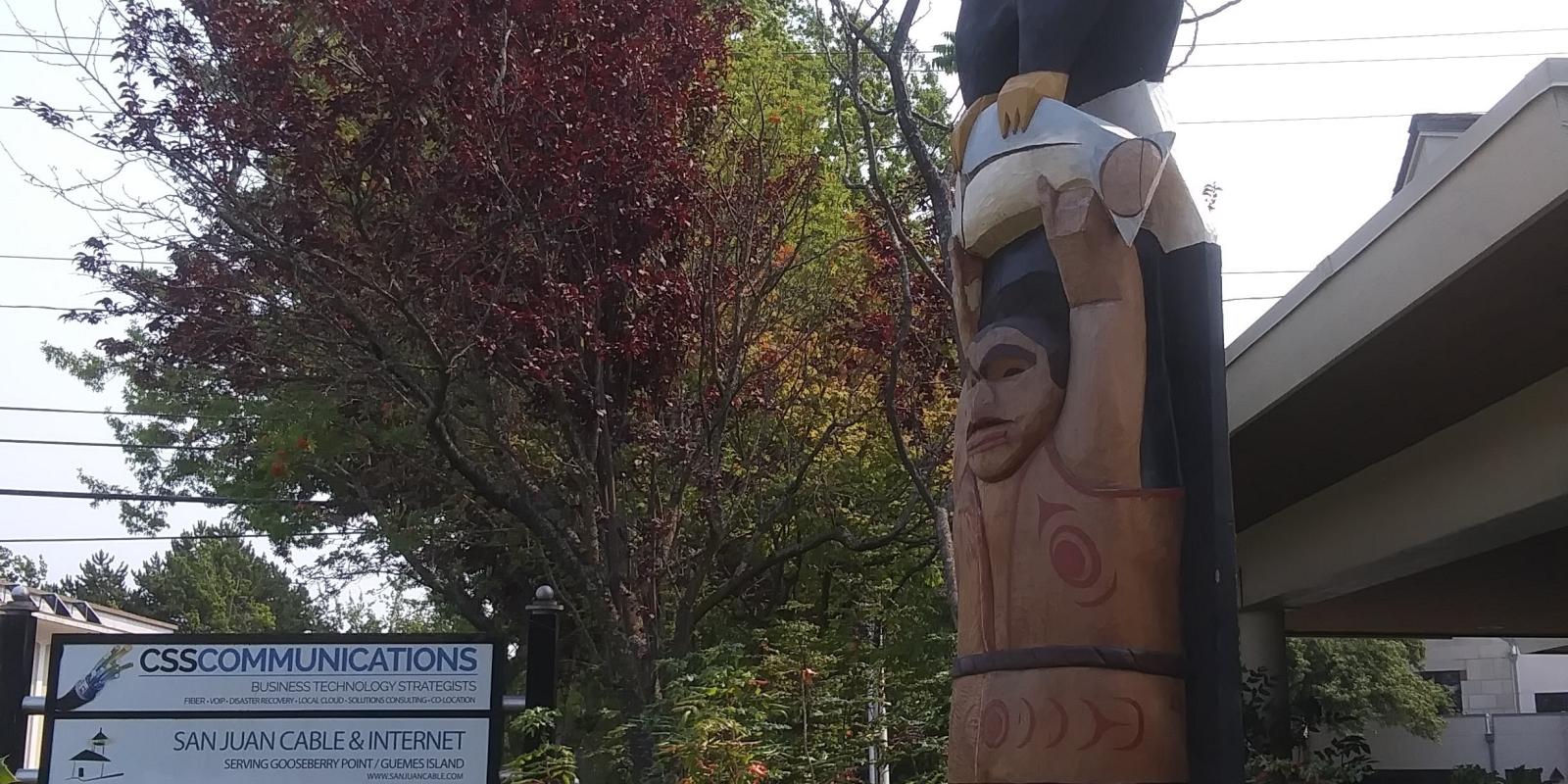 San Jan Cable Pole "Communication" 2017